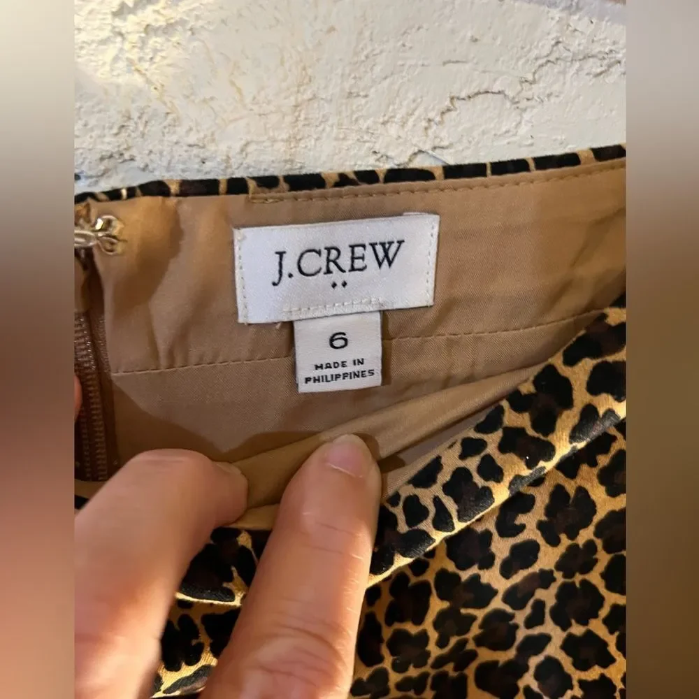 J Crew animal print skirt size 6, gorgeous staple for your closet, zip back,love